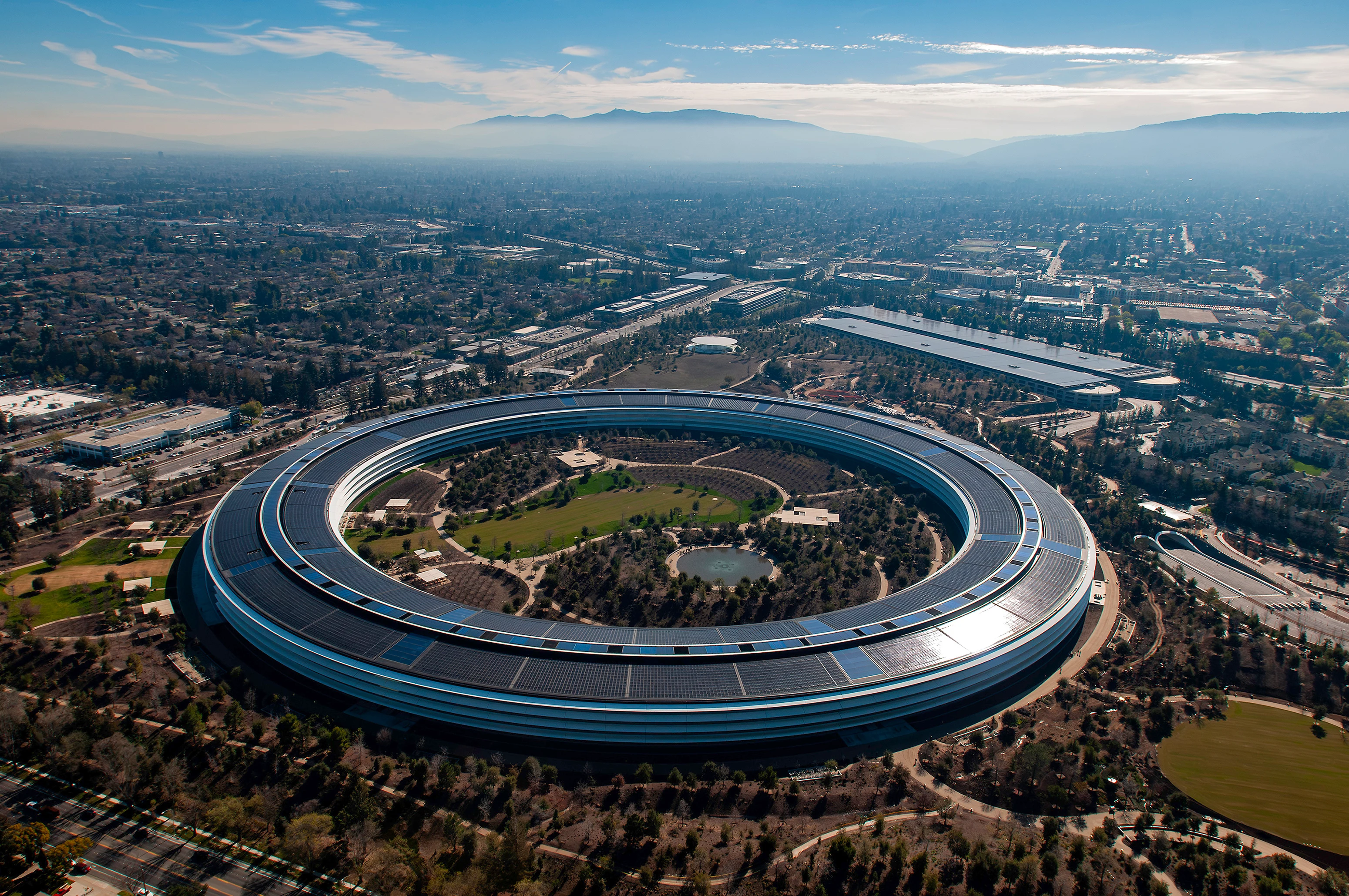 Aerial photograph of Apple Park in Cupertino